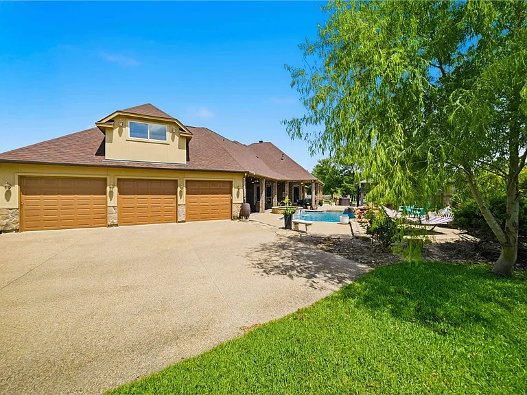 2404 Lancaster Ct — Photo 30