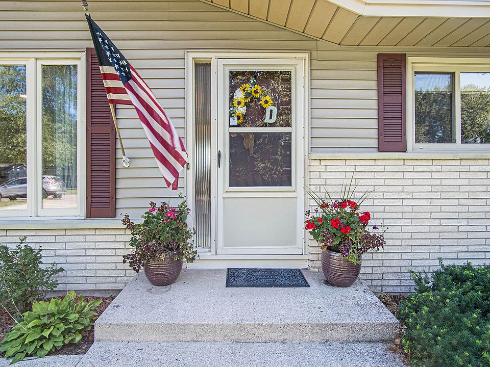 1st image of 775 Mayfield Ave