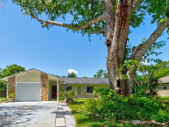 2nd image of 2914 Sabal Palm Dr