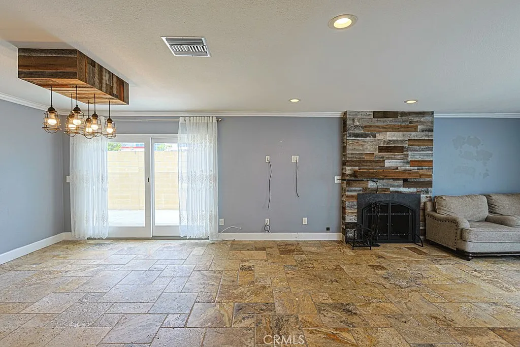 3 bed, 1274 sqft, $5,500 — Photo 4