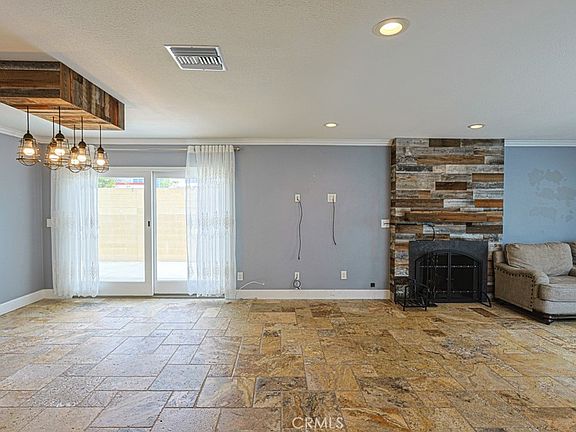 4th image of 15001 Victoria Ln