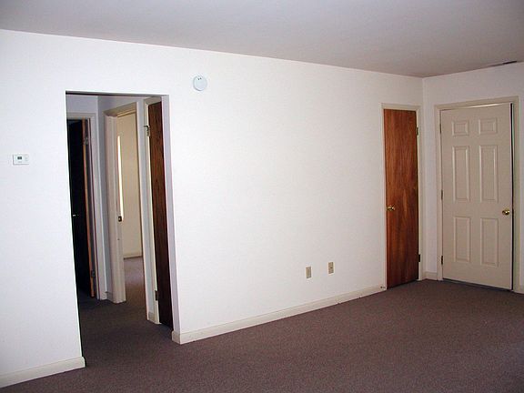 4th image of 25047 Woodland Dr