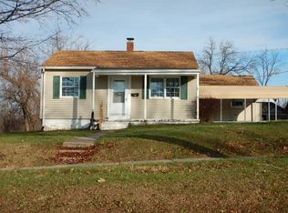 615 E 3rd St, Vinton, IA 52349