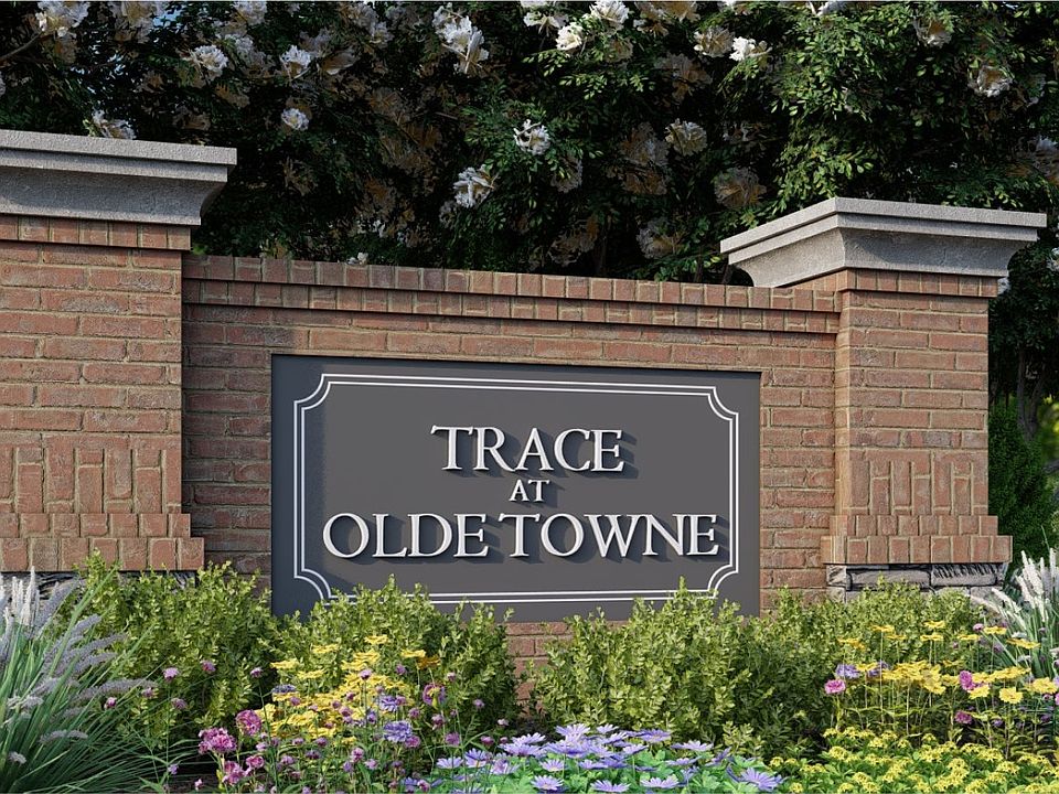 Trace at Old Towne entry monument