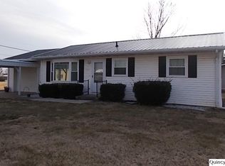 213 Pleasantview Dr, Hamilton, IL 62341