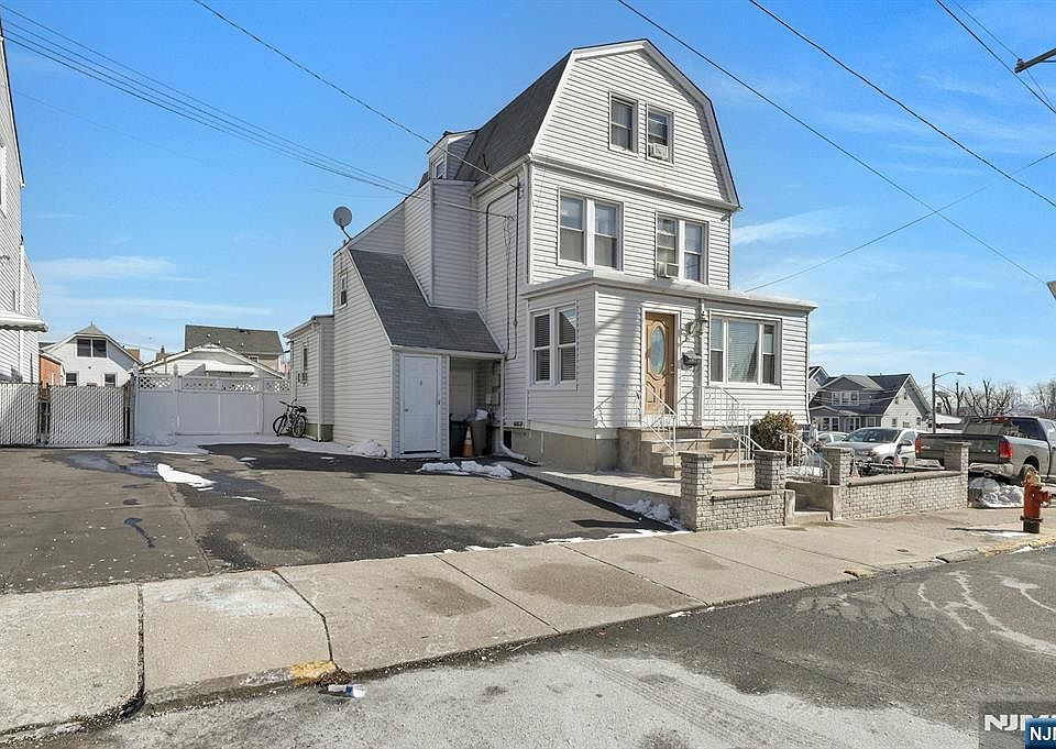 1st image of 26 Church Pl