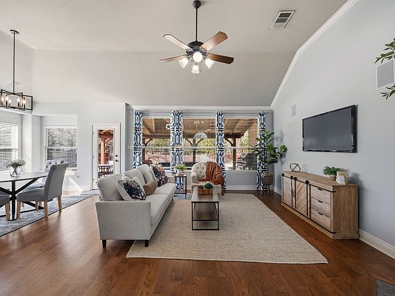 4th image of 403 Pleasant Run