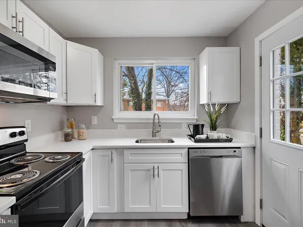 5026 Roseld Ct, Oxon Hill, MD 20745