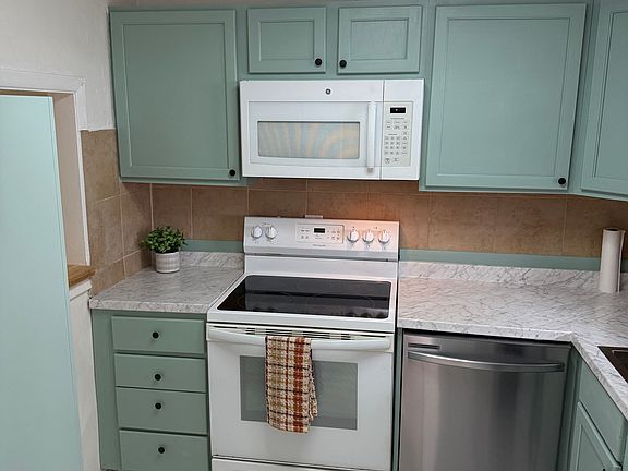 2nd image of 2421 N Oleander Ave #3