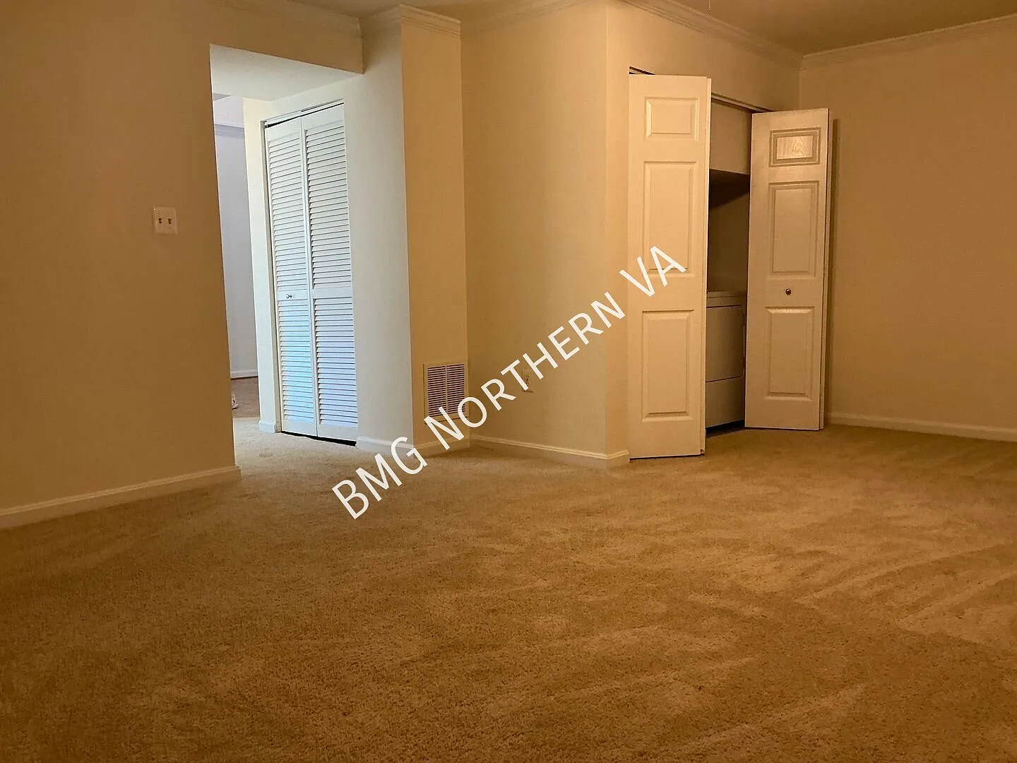 Beautiful 4 Bed 2.5 Bath Townhome In Convenient Wellington Community — Photo 4
