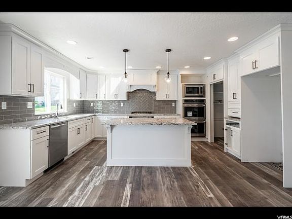 4th image of 89 E Catamaran Way