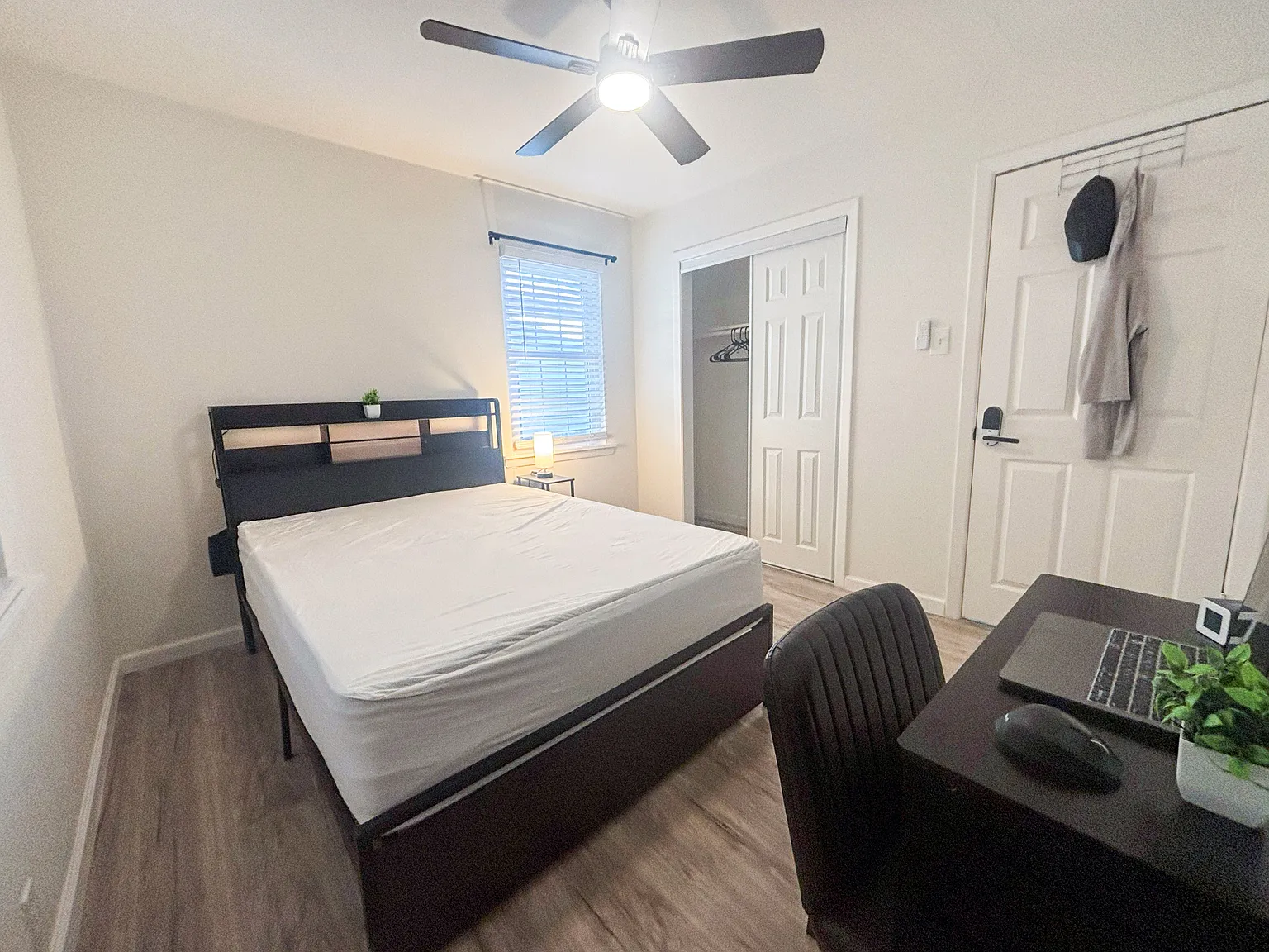 4 bed, 2.0 bath, 1300 sqft, $715 — Photo 2