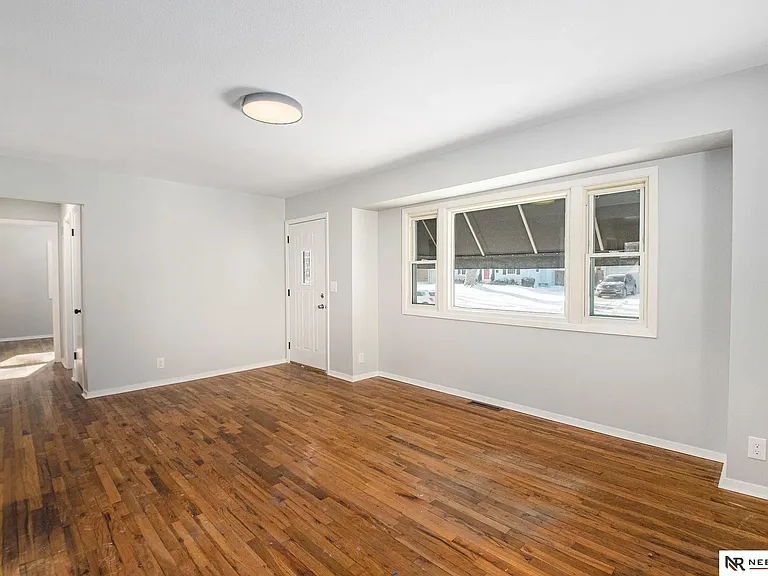 3211 S 121st St — Photo 2