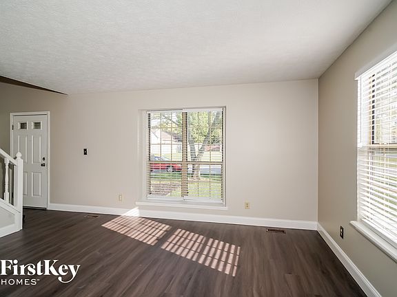 3rd image of 10145 Park Valley Dr