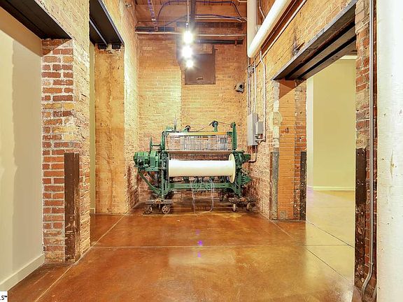5th image of 400 Mills Ave Unit 410