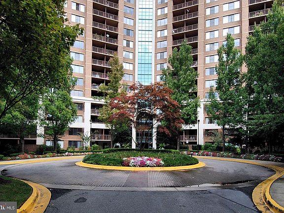 2nd image of 10101 Grosvenor Pl APT 1019