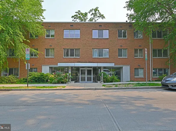 2710 Macomb St NW APT 405, Washington, DC 20008