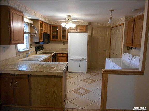 4th image of 74 Fairview Ave