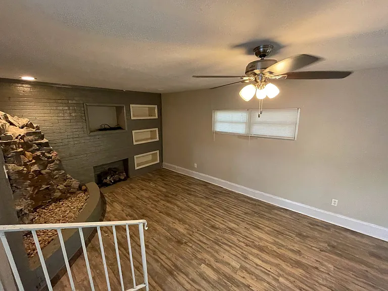 1807 Comanche St NW — Photo 8