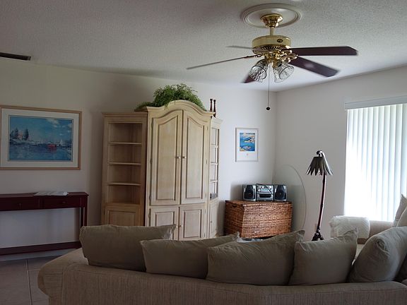 3rd image of 7228 W Oakridge Cir