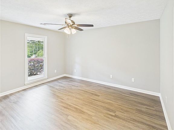 4th image of 112 Lee Road 998