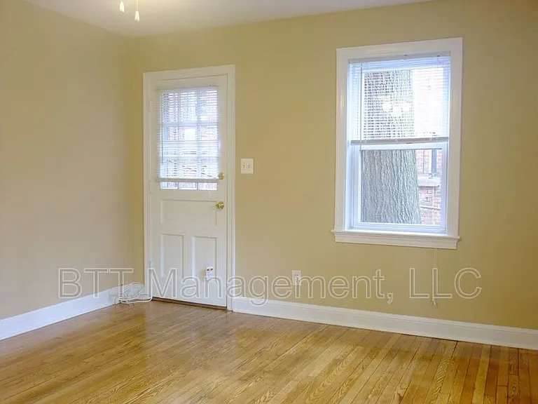 8405 Greenwood Ave #3 — Photo 7