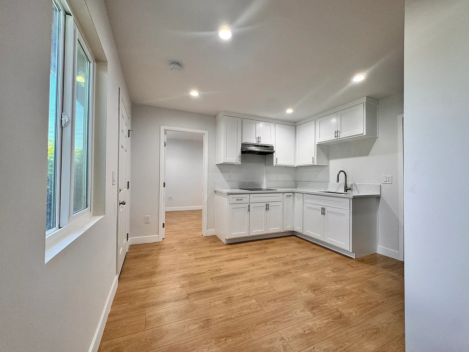1 bed, 376 sqft, $2,000 — Photo 4
