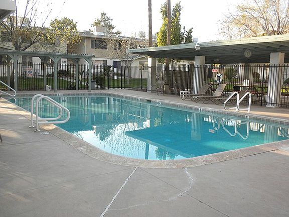 Swimming pool and mail box right outside your door.