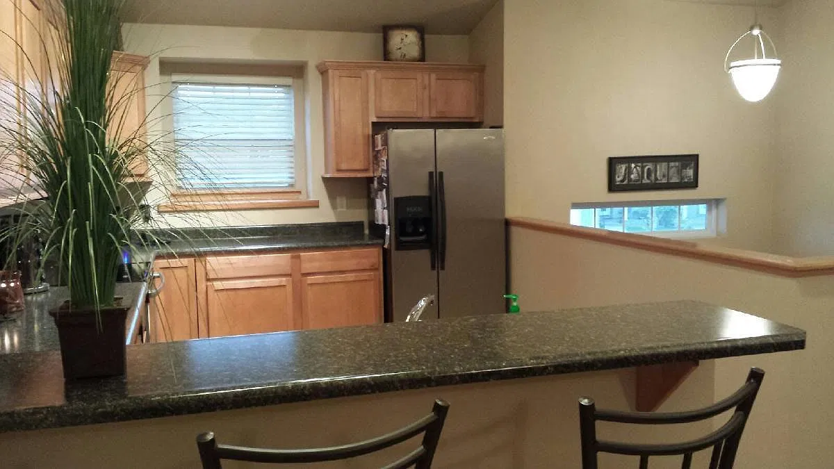 3 bed, 1735 sqft, $2,200 — Photo 3