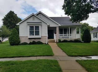 615 N 10th St, Rochelle, IL 61068