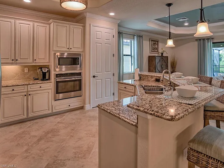 2850 Aviamar Cir — Photo 9