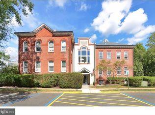 2 Academy Ct, Pennington, NJ 08534