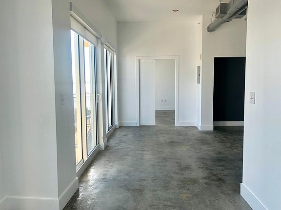 2nd image of 455 NE 25th St APT 905
