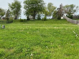 8281 Bailey Dr, West Des Moines, IA 50266