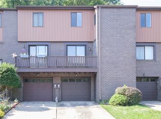 220 Wedgewood Dr, Pittsburgh, PA 15227