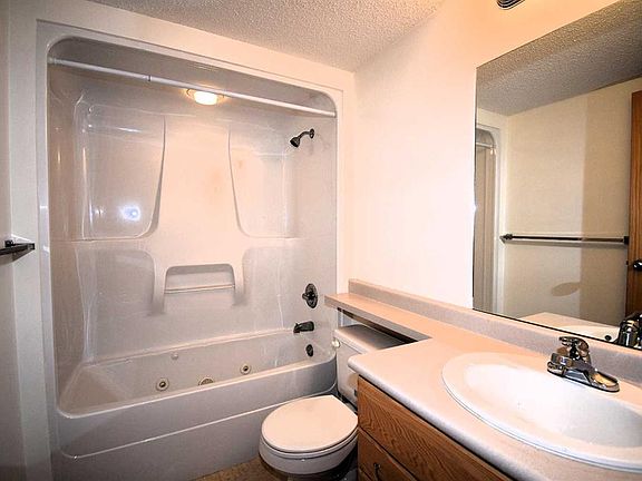 5th image of 777 W 48th St #202