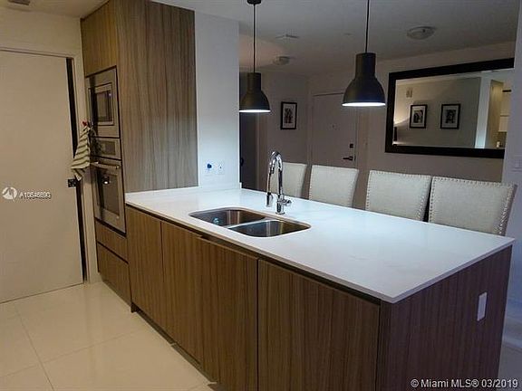 3rd image of 600 NE 27th St APT 3205