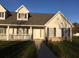 825 Burlington Dr NW, East Grand Forks, MN 56721