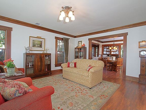 3rd image of 848 N Michigan Ave