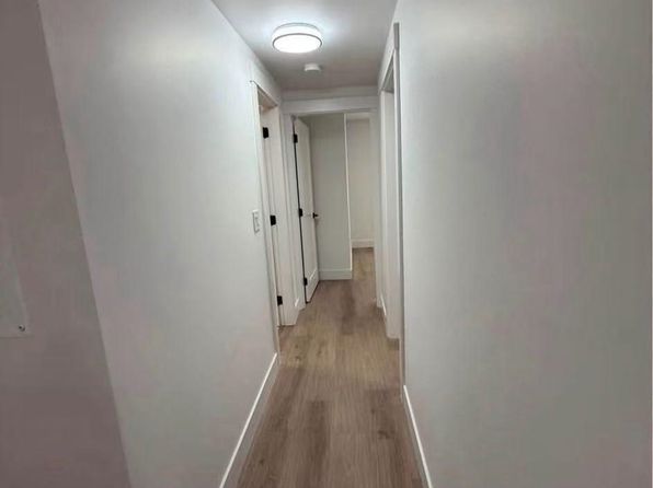 2 bedroom rental in Surrey — photo 6