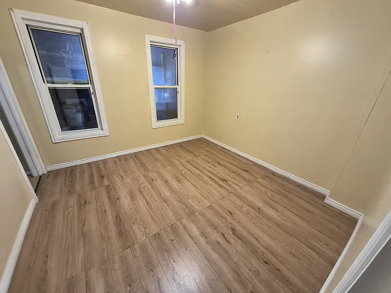 2046 W 19th St #2 — Photo 10