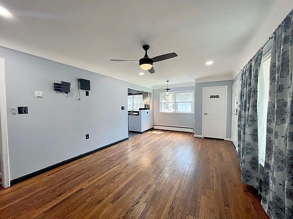 4th image of 24590 Kinsel St