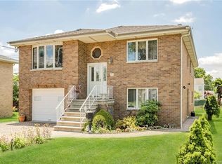 77 Heights Dr, Yonkers, NY 10710