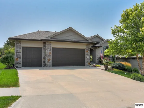 19007 Cuming Cir, Elkhorn, NE 68022