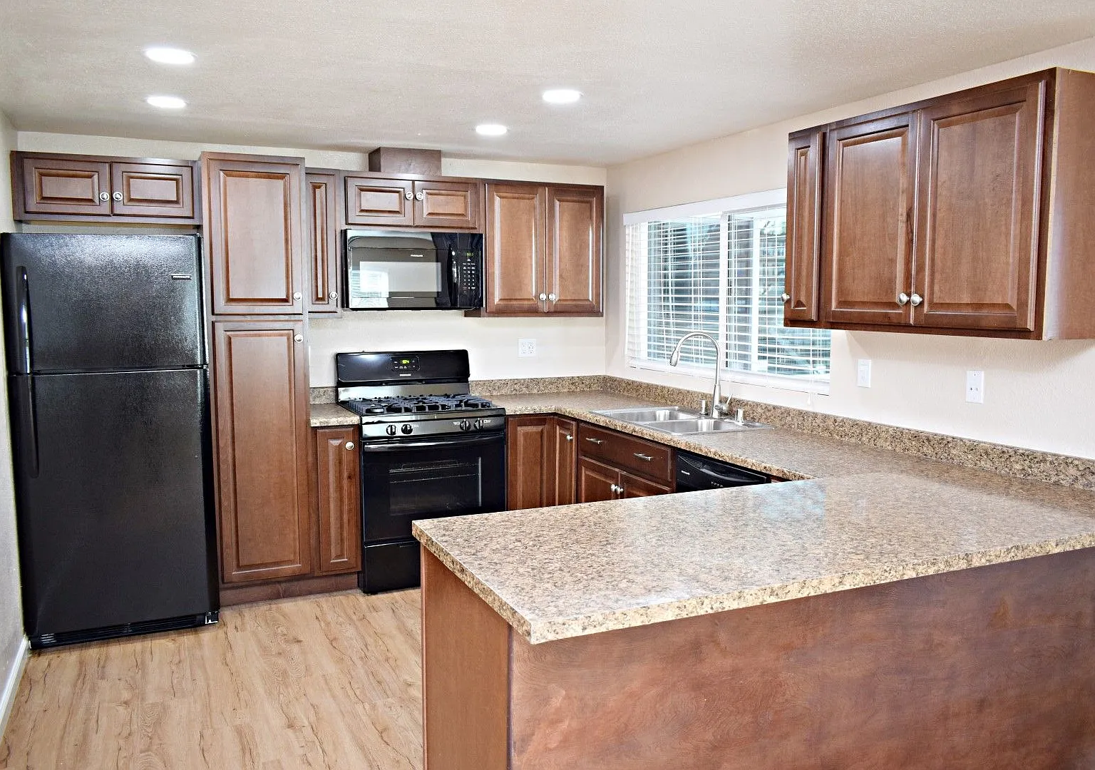 Linda Vista - Spacious Renovated Apartments Near USD — Photo 3