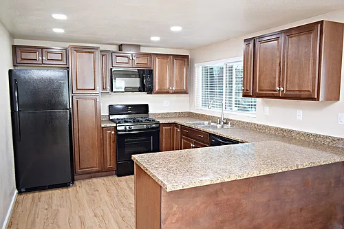 2BR, 1BA Apartment Unit - Open Floor Plan, No Carpet , Double Pane Windows, and 1 Assigned Parkin... Photo 1