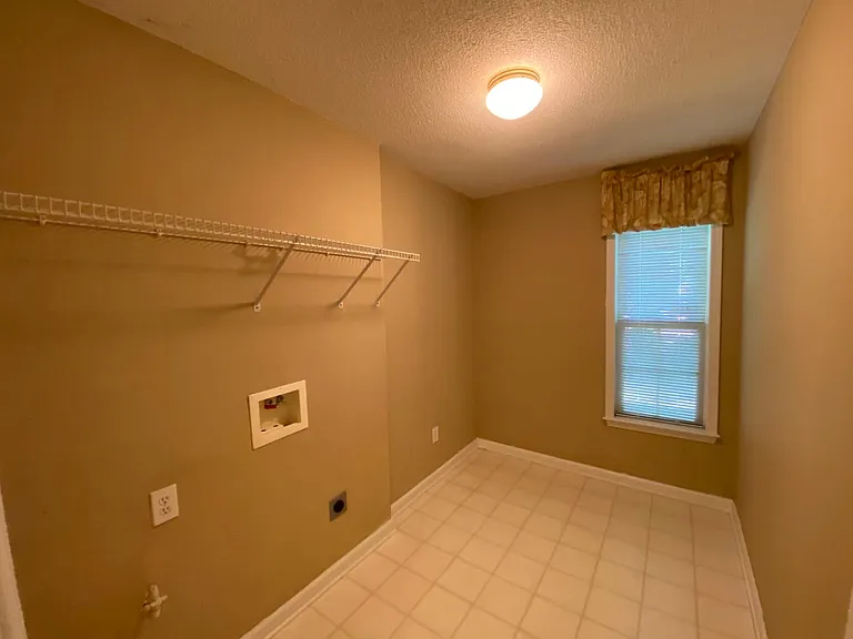 2585 Davenport Park Dr — Photo 20