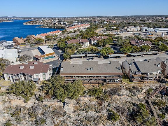 2nd image of 3037 Hells Gate Loop #C208