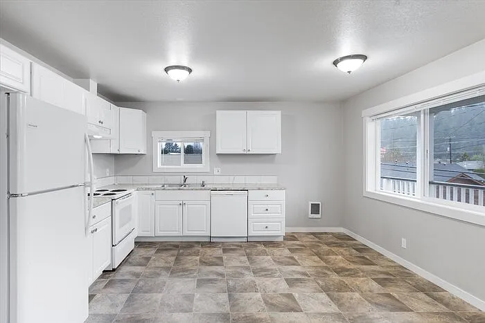 1111 Grand Ave #B — Photo 8