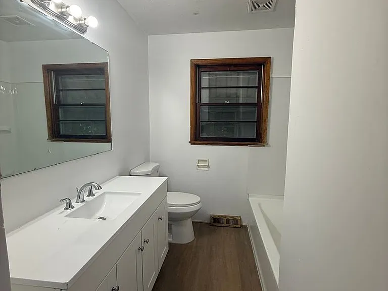 529 W Normal St — Photo 8